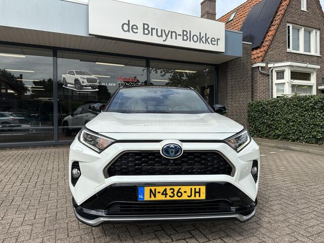 Toyota RAV4 2.5 Plug-in Hybrid AWD Bi-Tone Plus trekhaak / panoramadak / 360 monitor / stuurverwarming / JBL-audio / meest complete uitvoering / 10 jaar Toyota garantie-programma / Toyota pechhulppas / rijklaarprijs incl. garantie en onderhoud