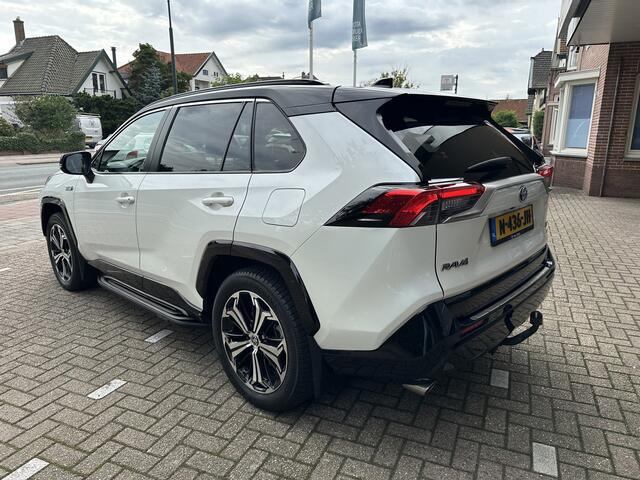Toyota RAV4 2.5 Plug-in Hybrid AWD Bi-Tone Plus trekhaak / panoramadak / 360 monitor / stuurverwarming / JBL-audio / meest complete uitvoering / 10 jaar Toyota garantie-programma / Toyota pechhulppas / rijklaarprijs incl. garantie en onderhoud