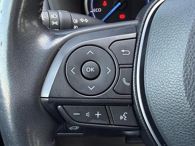 Toyota RAV4 2.5 Hybrid First Edition APPLE CARPL./ANDROID AUTO | DODEHOEK DETECTIE | CAMERA | LED KOPLAMPEN | NAVIGATIE | KEYLESS ENTRY/GO | PARKEREN SENSOREN | STUURVERWARMING | STOELVERWARMING | VOORRUIT VERWARMING |