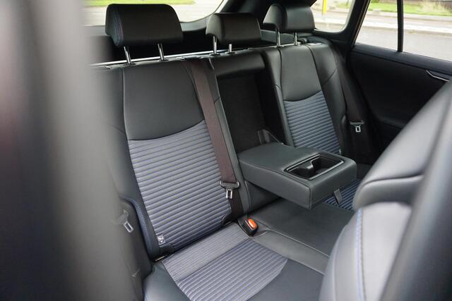 Toyota RAV4 2.5 Hybrid Bi-Tone | Trekhaak