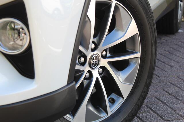 Toyota RAV4 2.5 Hybrid AWD Dynamic | Rijklaar | Trekhaak | Parelmoer | Adap.cruise | Sensoren v+a | Camera | 1650kg Trekgewicht | Dealer onderhouden | NL-auto