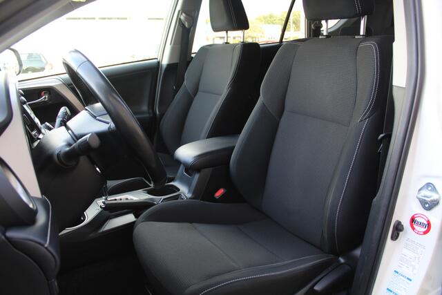 Toyota RAV4 2.5 Hybrid AWD Dynamic | Rijklaar | Trekhaak | Parelmoer | Adap.cruise | Sensoren v+a | Camera | 1650kg Trekgewicht | Dealer onderhouden | NL-auto