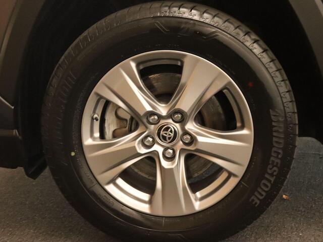 Toyota RAV4 2.5 Hybrid Active - ORIGINEEL NEDERLANDSE AUTO - ACHTERUITRIJCAMERA - APPLE CARPLAY/ANDROID AUTO - BLUETOOTH TELEFOONVOORBEREIDING - CRUISE CONTROL ADAPTIEF - DAB ONTVANGER - ELECTRONIC CLIMATE CONTROLE - ELEKTRISCHE RAMEN VOOR EN ACHTER - BUITENSPIEGELS ELEKTRISCH INKLAPBAAR - BUITENSPIEGELS ELEKTRISCH VERSTEL- EN VERWARMBAAR - PARKEERSENSOR ACHTER - LED KOPLAMPEN - LED DAGRIJVERLICHTING