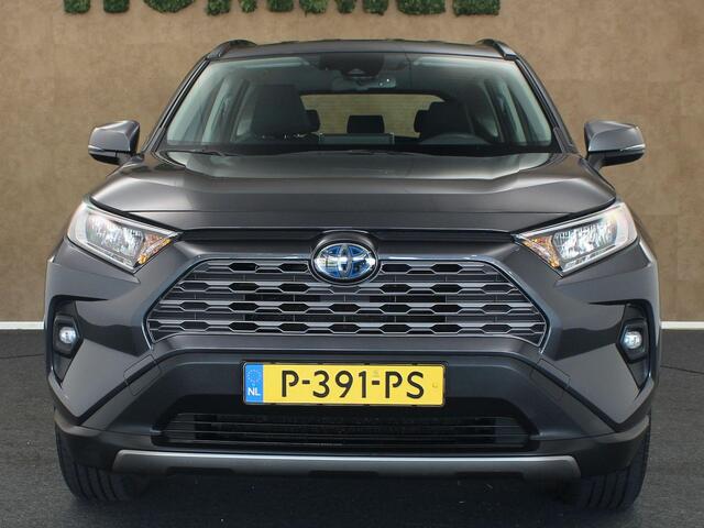 Toyota RAV4 2.5 Hybrid Active - ORIGINEEL NEDERLANDSE AUTO - ACHTERUITRIJCAMERA - APPLE CARPLAY/ANDROID AUTO - BLUETOOTH TELEFOONVOORBEREIDING - CRUISE CONTROL ADAPTIEF - DAB ONTVANGER - ELECTRONIC CLIMATE CONTROLE - ELEKTRISCHE RAMEN VOOR EN ACHTER - BUITENSPIEGELS ELEKTRISCH INKLAPBAAR - BUITENSPIEGELS ELEKTRISCH VERSTEL- EN VERWARMBAAR - PARKEERSENSOR ACHTER - LED KOPLAMPEN - LED DAGRIJVERLICHTING