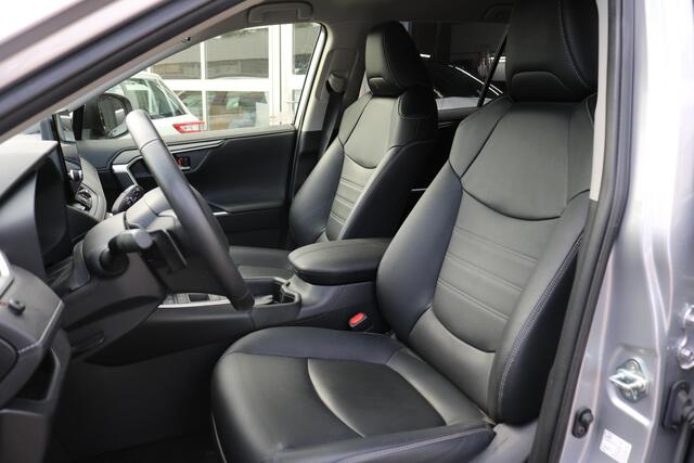Toyota RAV4 2.5 Hybrid Executive Parkeer sensoren, Stoelverwarming, Achteruitrijcamera, apple en android auto, lederen Bekleding.