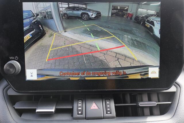 Toyota RAV4 2.5 Hybrid Executive Parkeer sensoren, Stoelverwarming, Achteruitrijcamera, apple en android auto, lederen Bekleding.