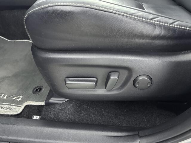 Toyota RAV4 2.5 Hybrid AWD Executive VOL! | Stuur-Stoelverwarming | Trekhaak | Schuif/kanteldak |