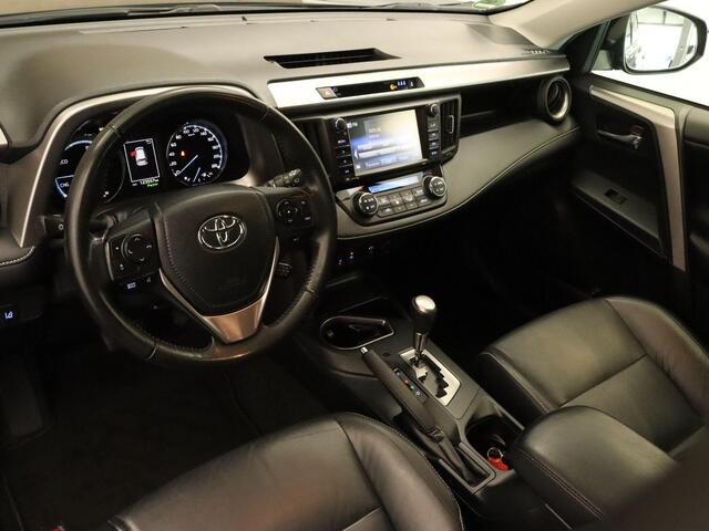 Toyota RAV4 2.5 Hybrid Dynamic Plus - ORIGINEEL NEDERLANDSE AUTO - AUTOMAAT - PARKEERSENSOREN VOOR EN ACHTER - 360 GRADEN CAMERA - TREKHAAK - VOLLEDIG LEDERE BEKLEDING
