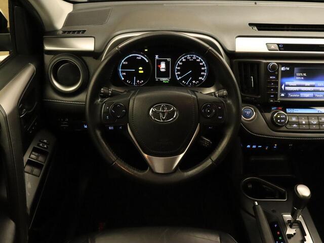 Toyota RAV4 2.5 Hybrid Dynamic Plus - ORIGINEEL NEDERLANDSE AUTO - AUTOMAAT - PARKEERSENSOREN VOOR EN ACHTER - 360 GRADEN CAMERA - TREKHAAK - VOLLEDIG LEDERE BEKLEDING