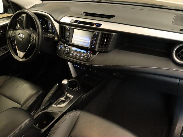 Toyota RAV4 2.5 Hybrid Dynamic Plus - ORIGINEEL NEDERLANDSE AUTO - AUTOMAAT - PARKEERSENSOREN VOOR EN ACHTER - 360 GRADEN CAMERA - TREKHAAK - VOLLEDIG LEDERE BEKLEDING