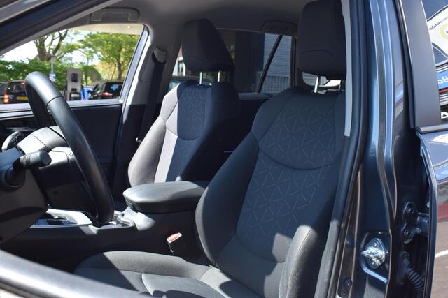 Toyota RAV4 2.5 Hybrid Dynamic BSM | Navigatie | Camera | 100% Toyota Onderhouden | 12 mnd BOVAG garantie | Whatsapp 06-53188999