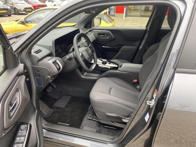 Toyota URBAN CRUISER Dynamic 61 kWh | Nieuwe auto | Direct uit voorraad leverbaar |