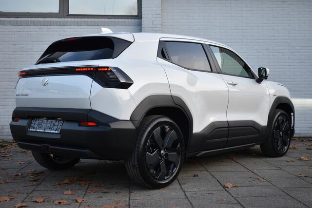 Toyota URBAN CRUISER Executive 61 kWh Automaat 174pk | stoel & stuurverwarming | JBL | Pano | 360 Camera | Demonstratieauto, wordt mee gereden