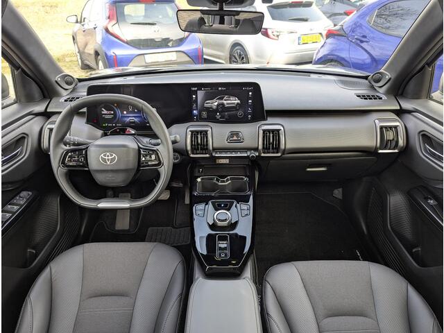 Toyota URBAN CRUISER Executive AWD 61 kWh | ¤1500,- extra inruilvoordeel! | JBL | Stoel- stuurverwarming | Elek. verst. stoel | Half-leer | 360 Camera