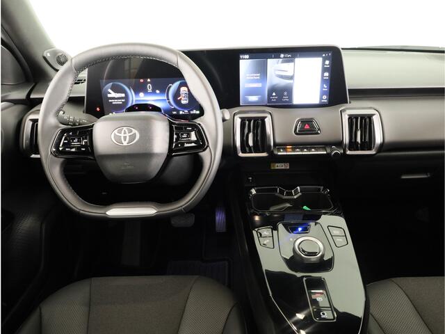 Toyota URBAN CRUISER Executive AWD 61 kWh *DEMO* | 19"LM velgen | 360 camera | Two-tone metaallak | Protection Pack |