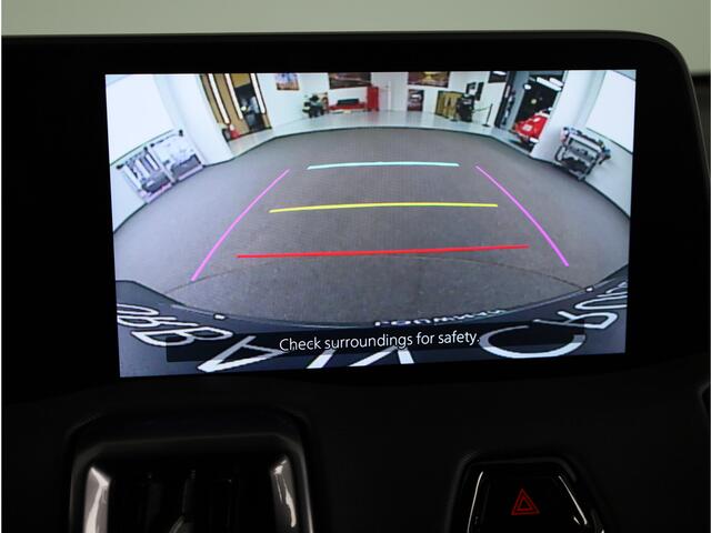 Toyota URBAN CRUISER Dynamic 61 kWh *NIEUW* | 18" LM velgen | Metaallak | Draadloze telefoonlader |