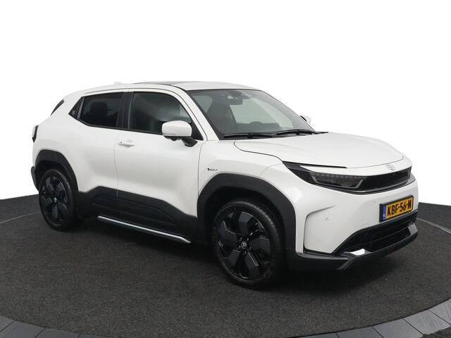 Toyota URBAN CRUISER Executive 61 kWh | Panorama Dak | Kunstlederen Bekleding | 360 Camera | JBL Audio | Sensoren Rondom |