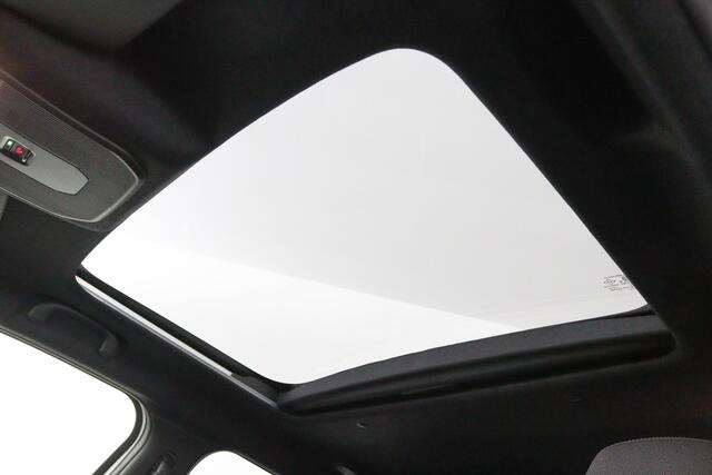 Toyota URBAN CRUISER Executive 61 kWh | Panorama Dak | Kunstlederen Bekleding | 360 Camera | JBL Audio | Sensoren Rondom |