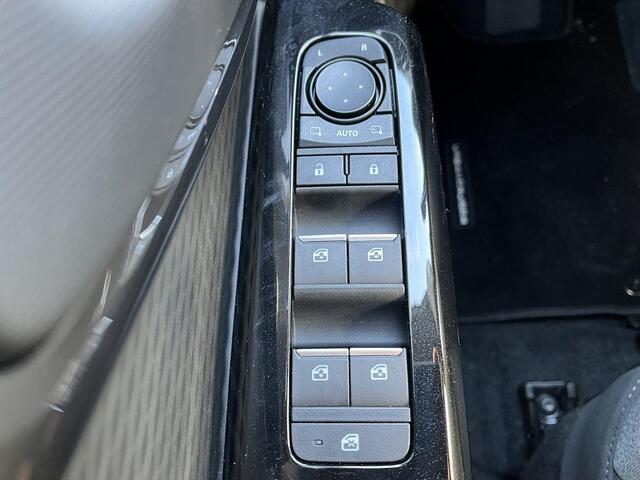 Toyota URBAN CRUISER Dynamic 61 kWh | Nu met EXTRA INRUILVOORDEEL VAN ¤ 1.500,-