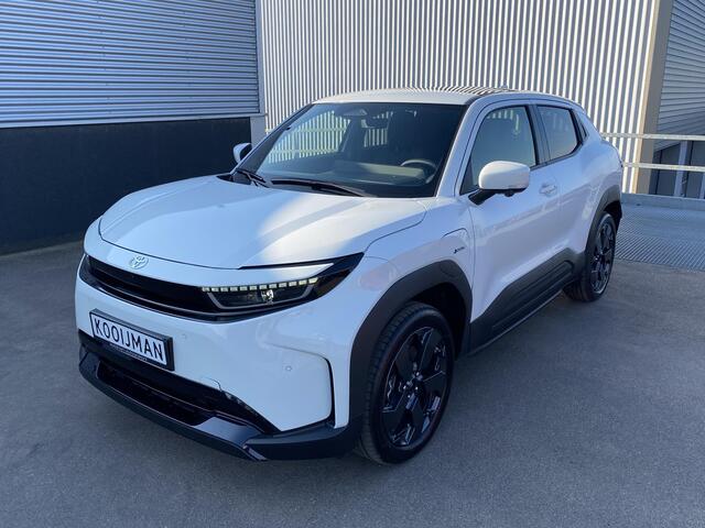 Toyota URBAN CRUISER Executive 61 kWh Nieuw! Panoramadak, 360° camea, navigatie, parkeersensoren, draadloze telefoonlader, stoel- & stuurverwarming