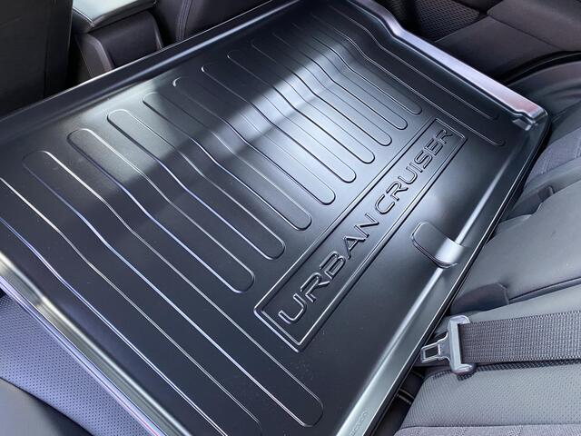 Toyota URBAN CRUISER Executive 61 kWh Nieuw! Panoramadak, 360° camea, navigatie, parkeersensoren, draadloze telefoonlader, stoel- & stuurverwarming