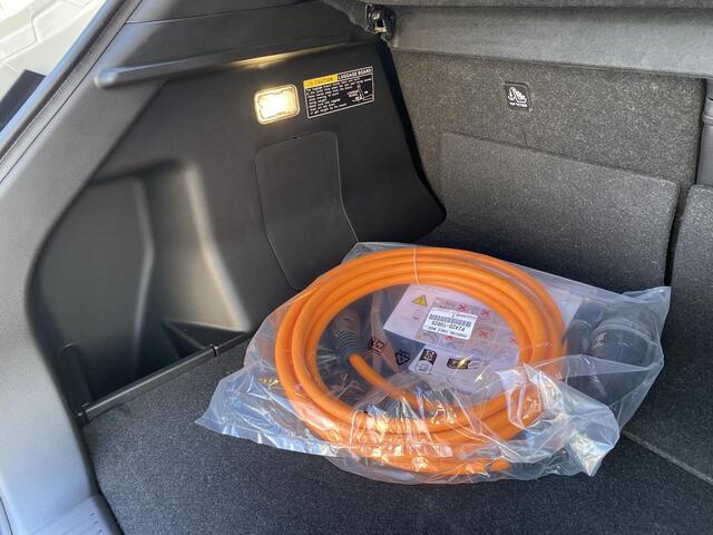 Toyota URBAN CRUISER Executive 61 kWh Nieuw! Panoramadak, 360° camea, navigatie, parkeersensoren, draadloze telefoonlader, stoel- & stuurverwarming