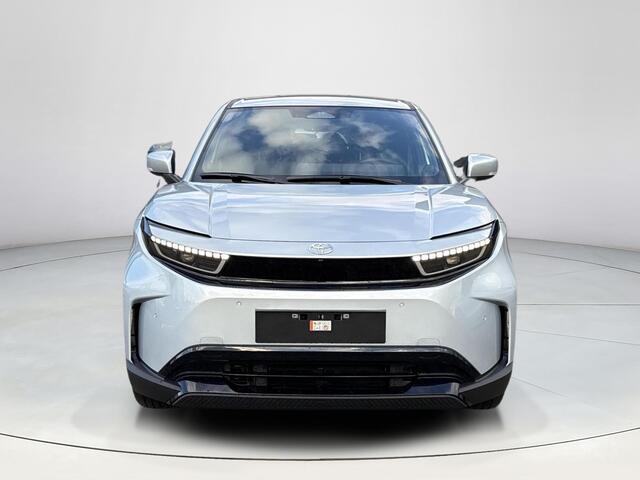 Toyota URBAN CRUISER Dynamic 61 kWh **SPLENDID SILVER/ NIEUWE AUTO/ DIRECT LVERBAAR**