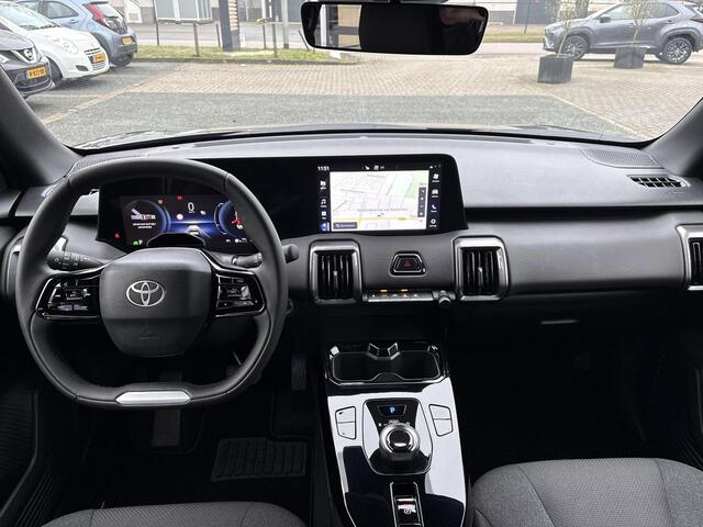 Toyota URBAN CRUISER Dynamic 61 kWh **SPLENDID SILVER/ NIEUWE AUTO/ DIRECT LVERBAAR**