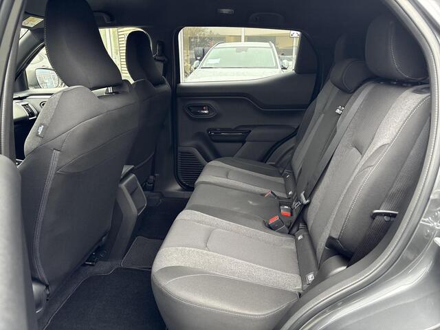 Toyota URBAN CRUISER Dynamic 61 kWh **ARTIC WHITE/ ELEKTRISCH/ DIRECT LEVERBAAR**