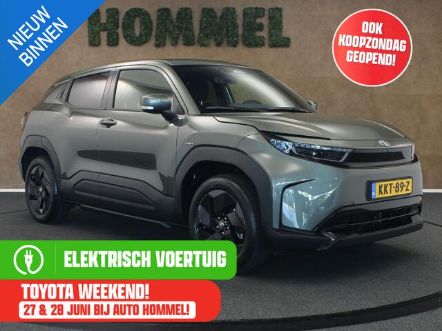 Toyota URBAN CRUISER Dynamic 61 kWh DEMO AUTO - NIEUW MODEL - ORIGINEEL NEDERLANDSE AUTO - 3 FASE - PARKEERSENSOREN VOOR/ ACHTER - NAVIGATIE - DODEHOEK -DETECTIE - KEYLESS ENTRY/ START - 18 INCH WIELEN - CAMERA - CLIMATE CONTROL - VOORSTOELEN VERWARMD - STUUR VERWARMD
