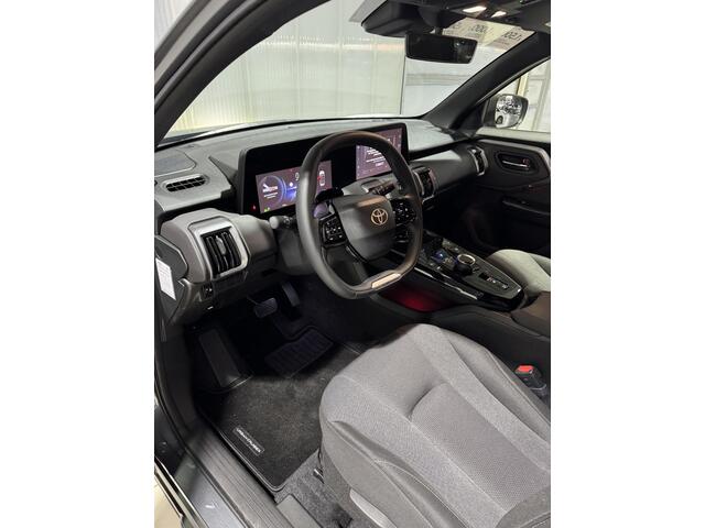 Toyota URBAN CRUISER Dynamic 61 kWh € 3000 inruilpremie, Stoelverwarming, Applecarplay/android auto,