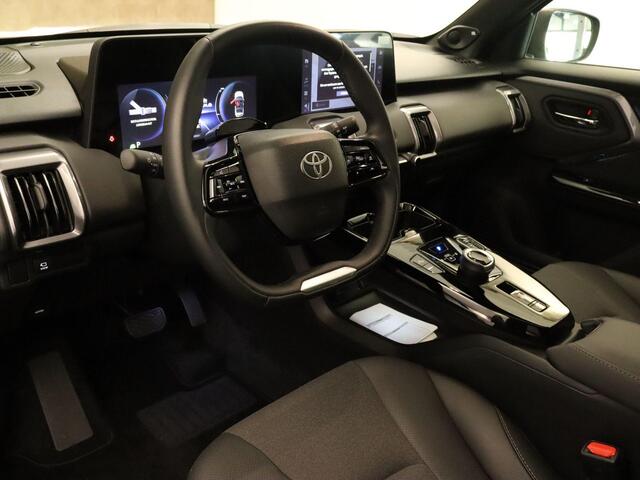 Toyota URBAN CRUISER Executive 61 kWh - ORIGINEEL NEDERLANDSE AUTO - 3 FASE LADEN - PANORAMADAK - PARKEERSENSOREN VOOR EN ACHTER - DODEHOEK DETECTIE - NAVIGATIE - 360 GRADEN CAMERA