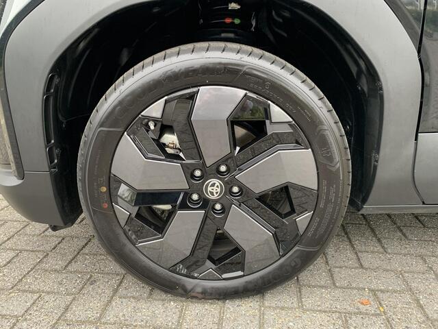 Toyota URBAN CRUISER Executive 61 kWh | Rijklaar!