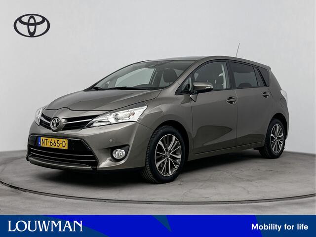 Toyota VERSO 1.6 VVT-i Dynamic | Parkeersensoren V+A | Pano Dak | Navigatie |