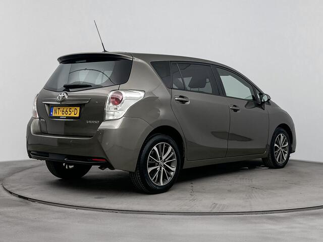 Toyota VERSO 1.6 VVT-i Dynamic | Parkeersensoren V+A | Pano Dak | Navigatie |