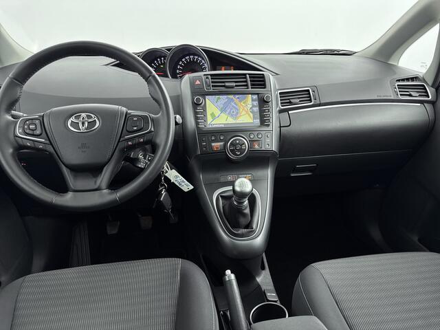 Toyota VERSO 1.6 VVT-i Dynamic | Parkeersensoren V+A | Pano Dak | Navigatie |