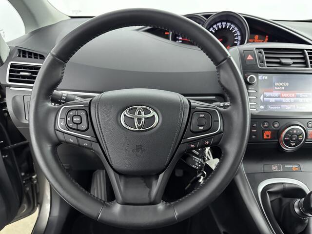 Toyota VERSO 1.6 VVT-i Dynamic | Parkeersensoren V+A | Pano Dak | Navigatie |