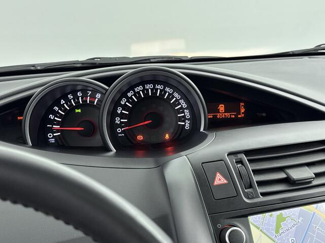Toyota VERSO 1.6 VVT-i Dynamic | Parkeersensoren V+A | Pano Dak | Navigatie |