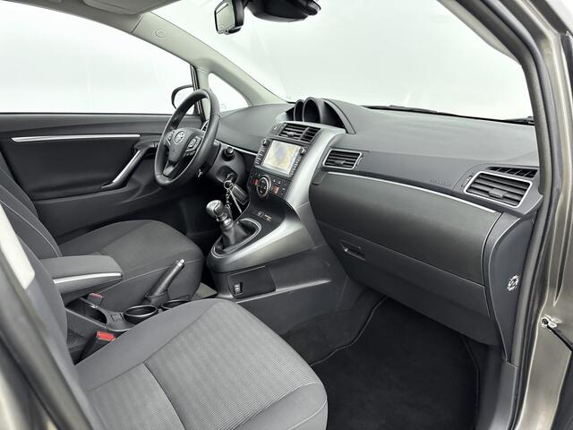 Toyota VERSO 1.6 VVT-i Dynamic | Parkeersensoren V+A | Pano Dak | Navigatie |