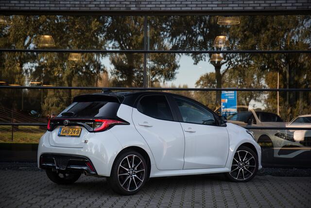 Toyota YARIS 1.5 Hybrid GR Sport , Pano dak, HUD, Adap. cruise, VOL!