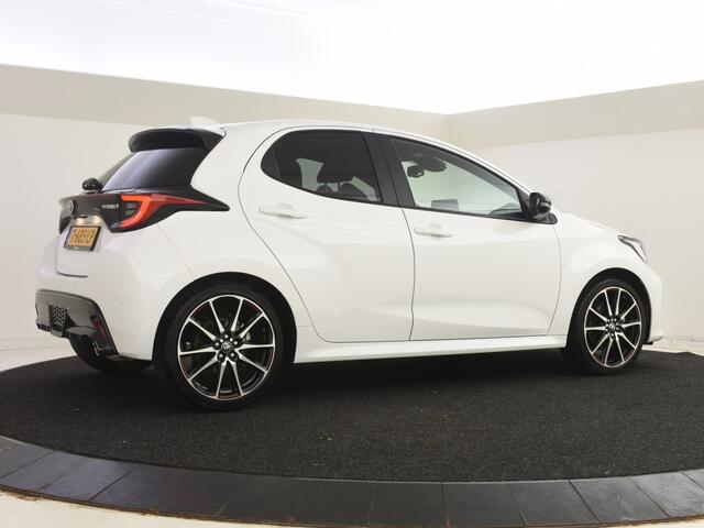 Toyota YARIS 1.5 Hyb. GR Sport Panoramadak | PDC V+A | JBL | BLS | Stoelverwa