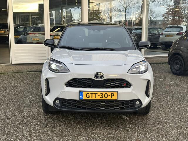 Toyota YARIS Cross 1.5 Hybrid GR Sport | LED | Sportstoelen | Apple Carplay | Keyless | PDC v+ a incl. camera | Stoel- en stuurverwarming