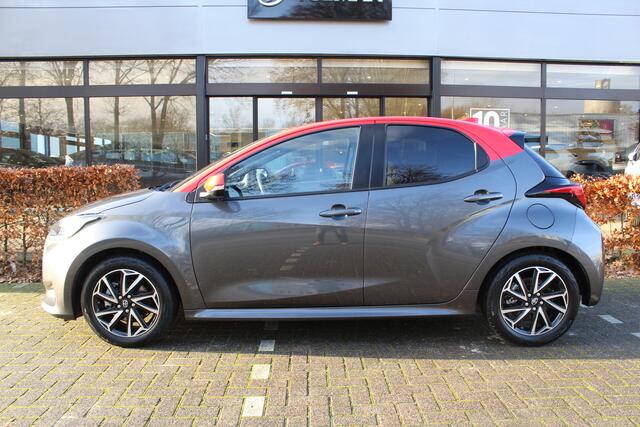 Toyota YARIS 1.5 Hybrid Tokyo Spirit Bi-Tone | Rijklaar | Navi | LED | Adaptive Cruise | Clima | Keyless | Camera | NL-auto