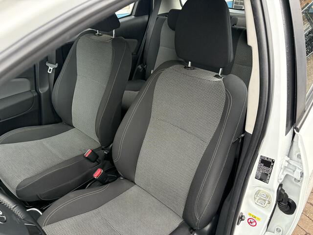 Toyota YARIS 1.5 Hybrid Trend, climate control, camera