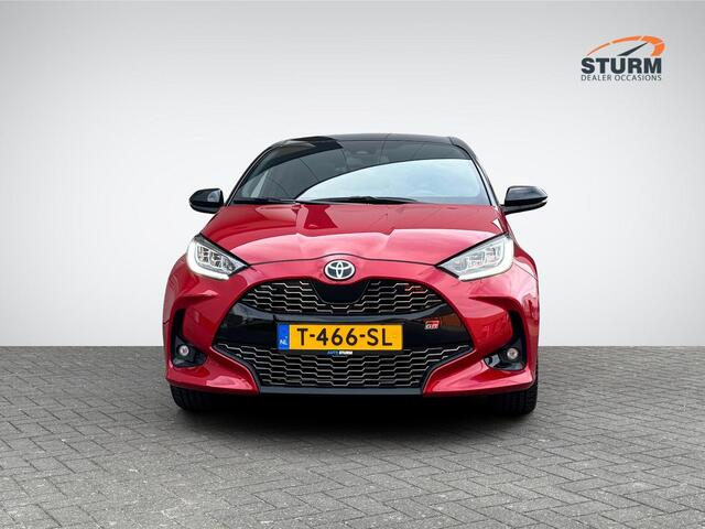 Toyota YARIS 1.5 Hybrid GR Sport Premium Pack | Panoramadak | Head-Up Display | Stuur- + Stoelverwarming | 19'' Velgen | Camera | LED Koplampen | Rijklaarprijs!