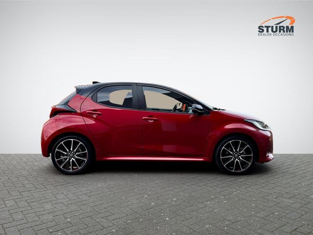 Toyota YARIS 1.5 Hybrid GR Sport Premium Pack | Panoramadak | Head-Up Display | Stuur- + Stoelverwarming | 19'' Velgen | Camera | LED Koplampen | Rijklaarprijs!