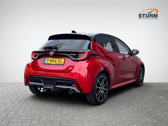 Toyota YARIS 1.5 Hybrid GR Sport Premium Pack | Panoramadak | Head-Up Display | Stuur- + Stoelverwarming | 19'' Velgen | Camera | LED Koplampen | Rijklaarprijs!