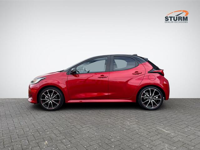Toyota YARIS 1.5 Hybrid GR Sport Premium Pack | Panoramadak | Head-Up Display | Stuur- + Stoelverwarming | 19'' Velgen | Camera | LED Koplampen | Rijklaarprijs!