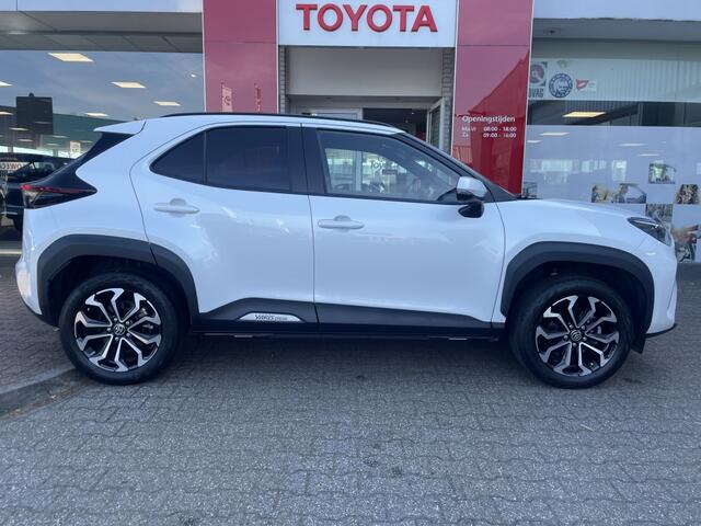 Toyota YARIS 1.5 Hybrid 115 Dynamic | PDC v/a | Navi | Keyless Entry/Start |