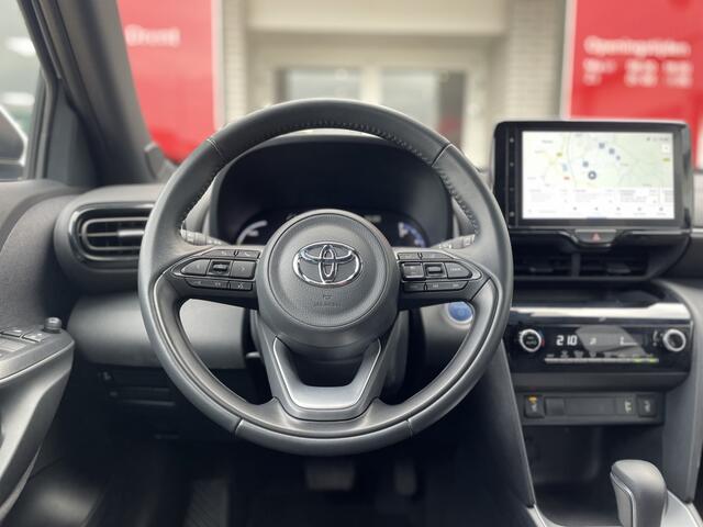 Toyota YARIS 1.5 Hybrid 115 Dynamic | PDC v/a | Navi | Keyless Entry/Start |